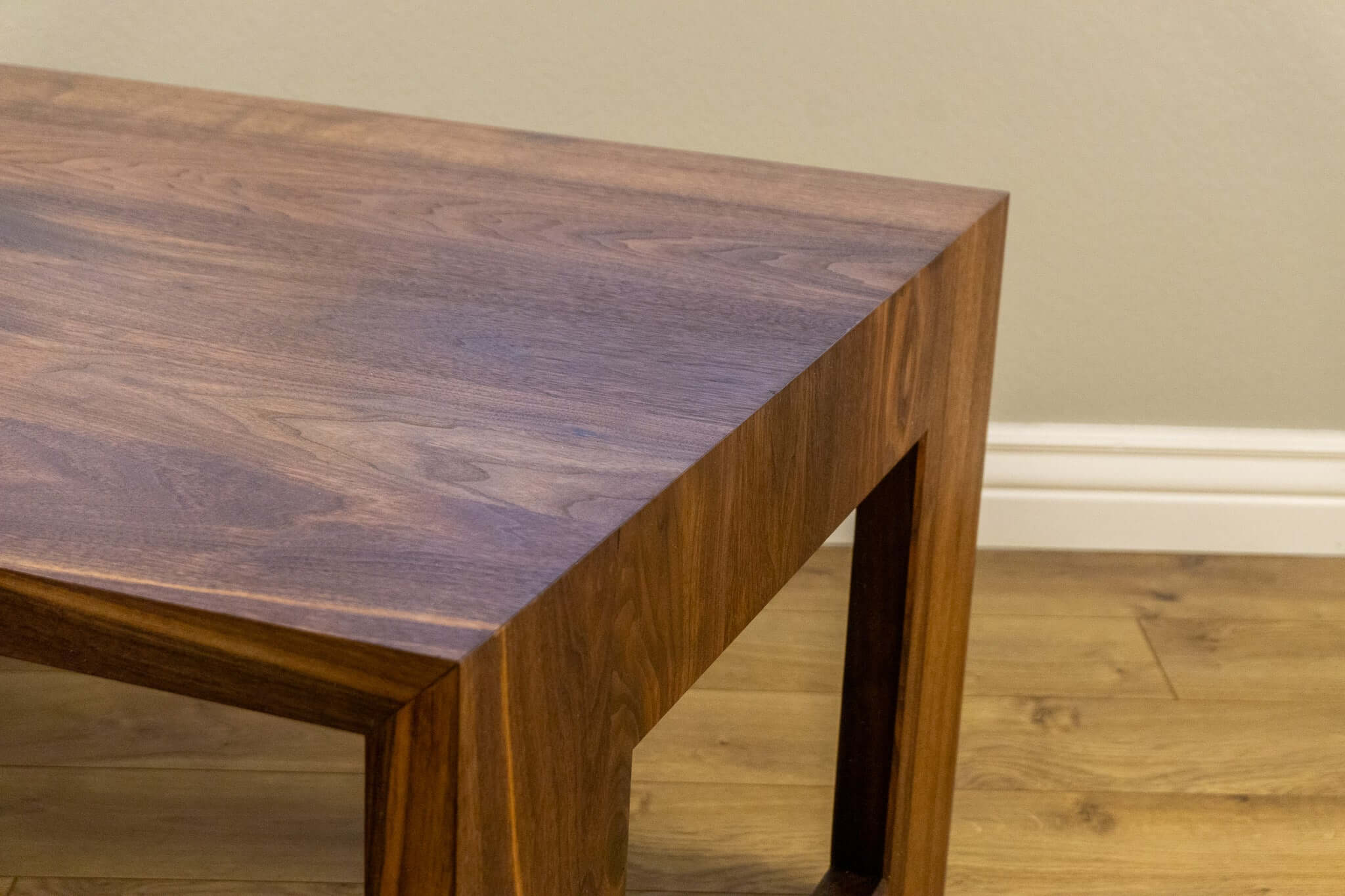 ansley-ottoman-corners