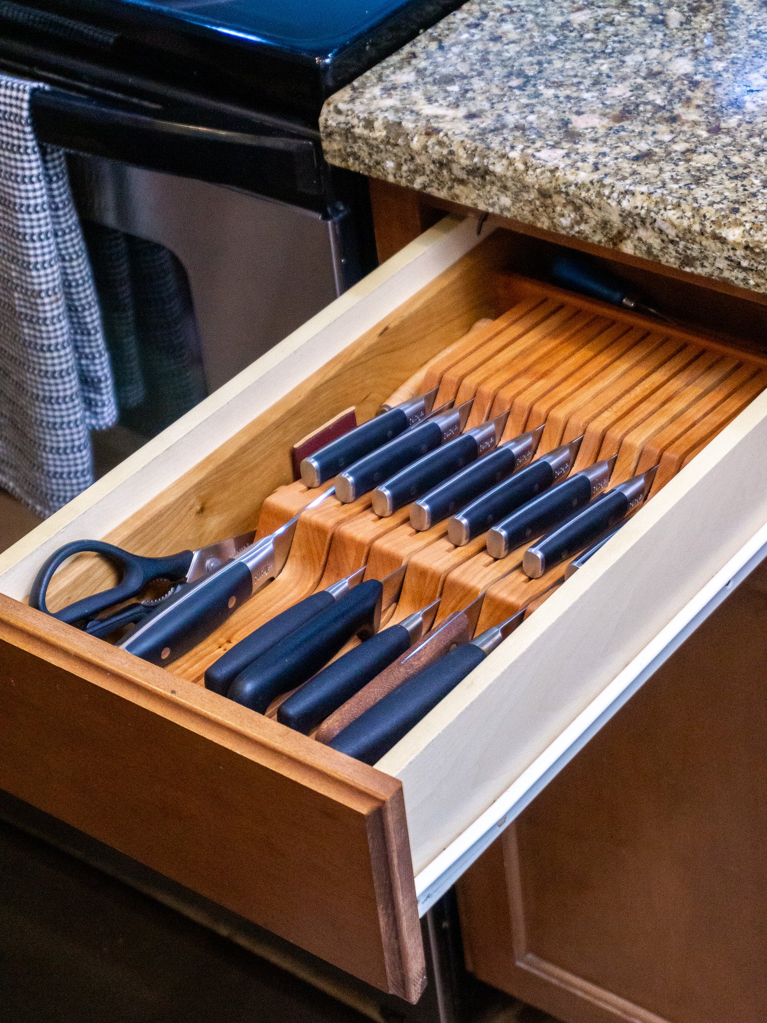 kitchen-drawer-organizer-with-knife-block-storage
