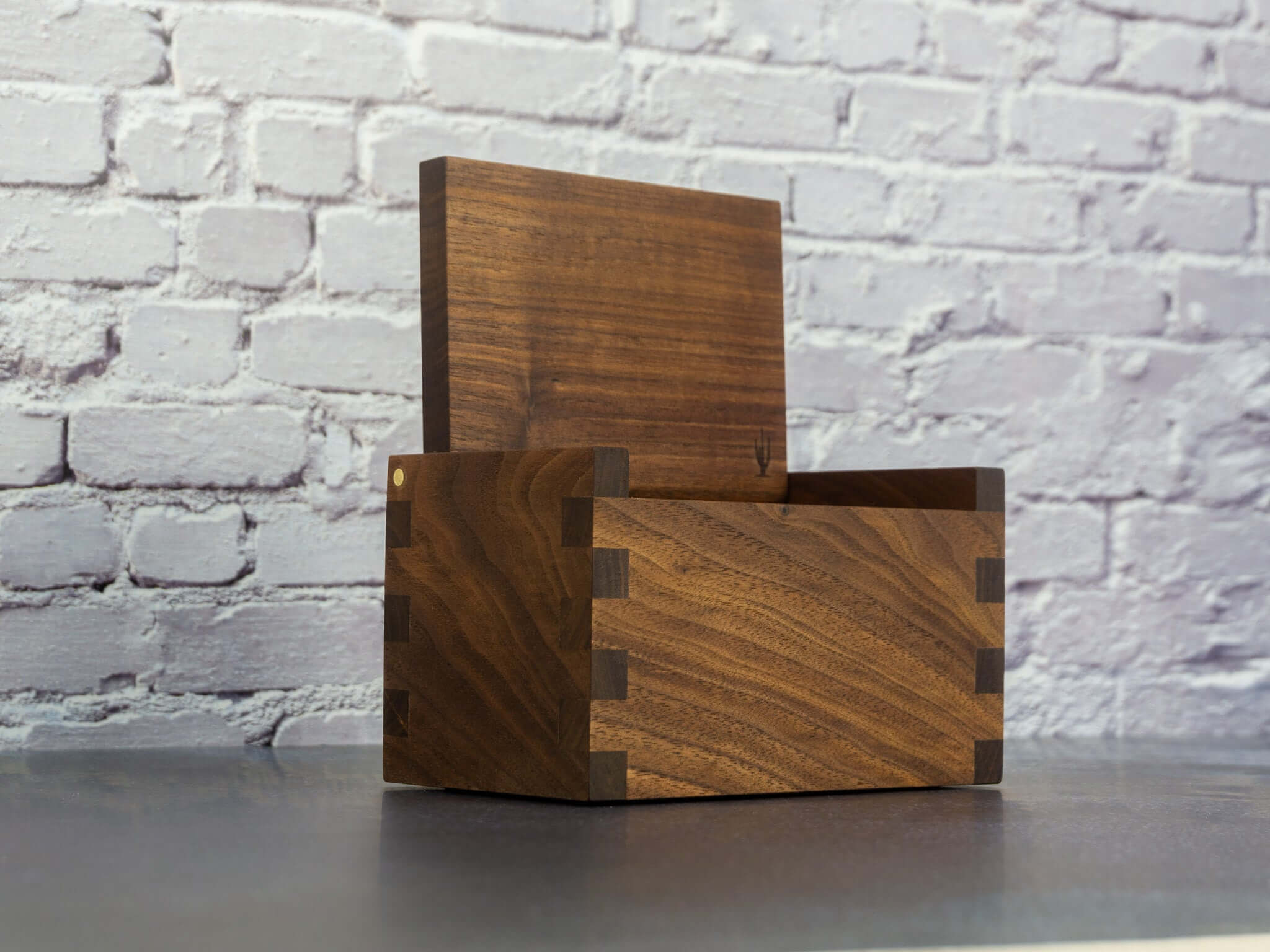 salt-cellar-walnut-open